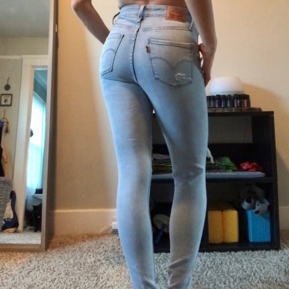 LEVI’S | 721 High Rose Skinny Distressed Lightwash jeans - Picture 2 of 5